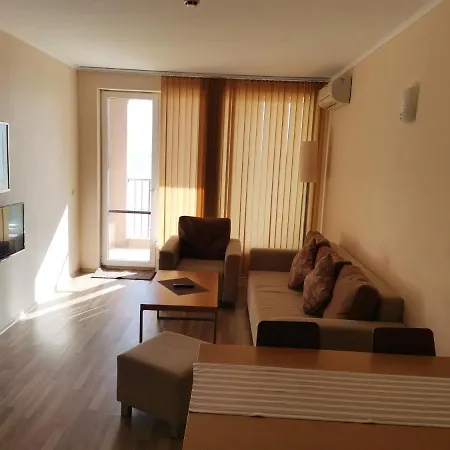 б306 в бийч на първа линия с перфектен изглед към плажа!