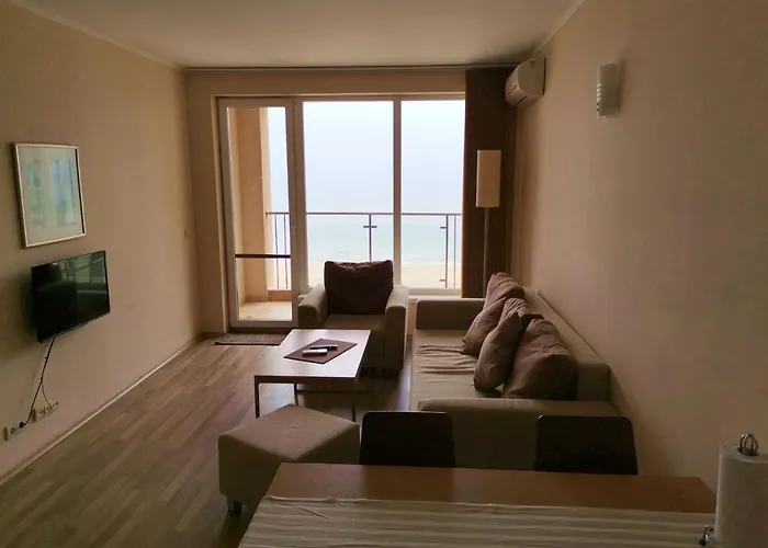 б306 в бийч на първа линия с перфектен изглед към плажа! *