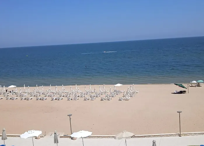 Apartment б306 в бийч на първа линия с перфектен изглед към плажа!