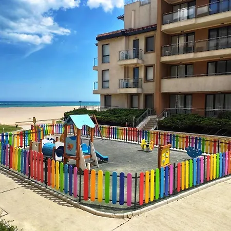 в бийч на първа линия с перфектен изглед към плажа! Apartment