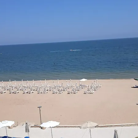 Apartment в бийч на първа линия с перфектен изглед към плажа!